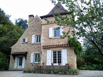 A stone house with a triangular roof

AI-generated content may be incorrect.
