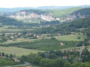 A high angle view of a valley

AI-generated content may be incorrect.